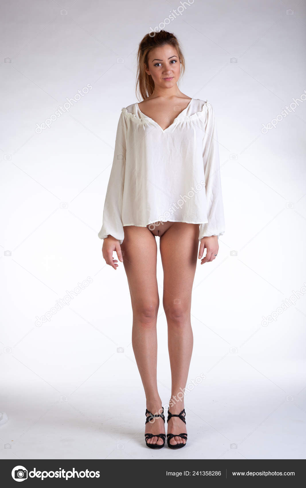 https://st4n.depositphotos.com/10086424/24135/i/1600/depositphotos_241358286-stock-photo-young-beautiful-girl-posing-nude.jpg