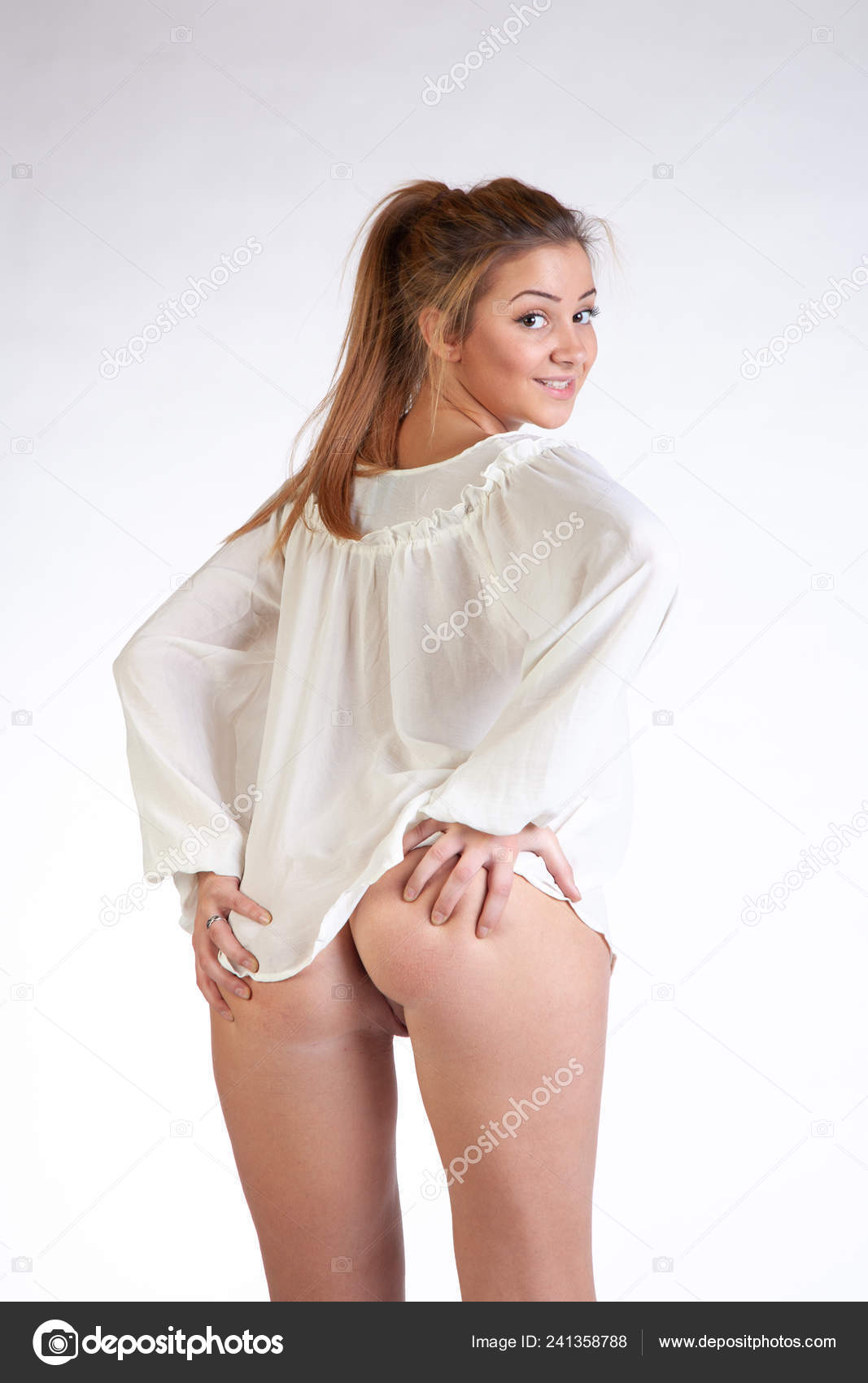https://st4n.depositphotos.com/10086424/24135/i/1600/depositphotos_241358788-stock-photo-young-beautiful-girl-posing-nude.jpg