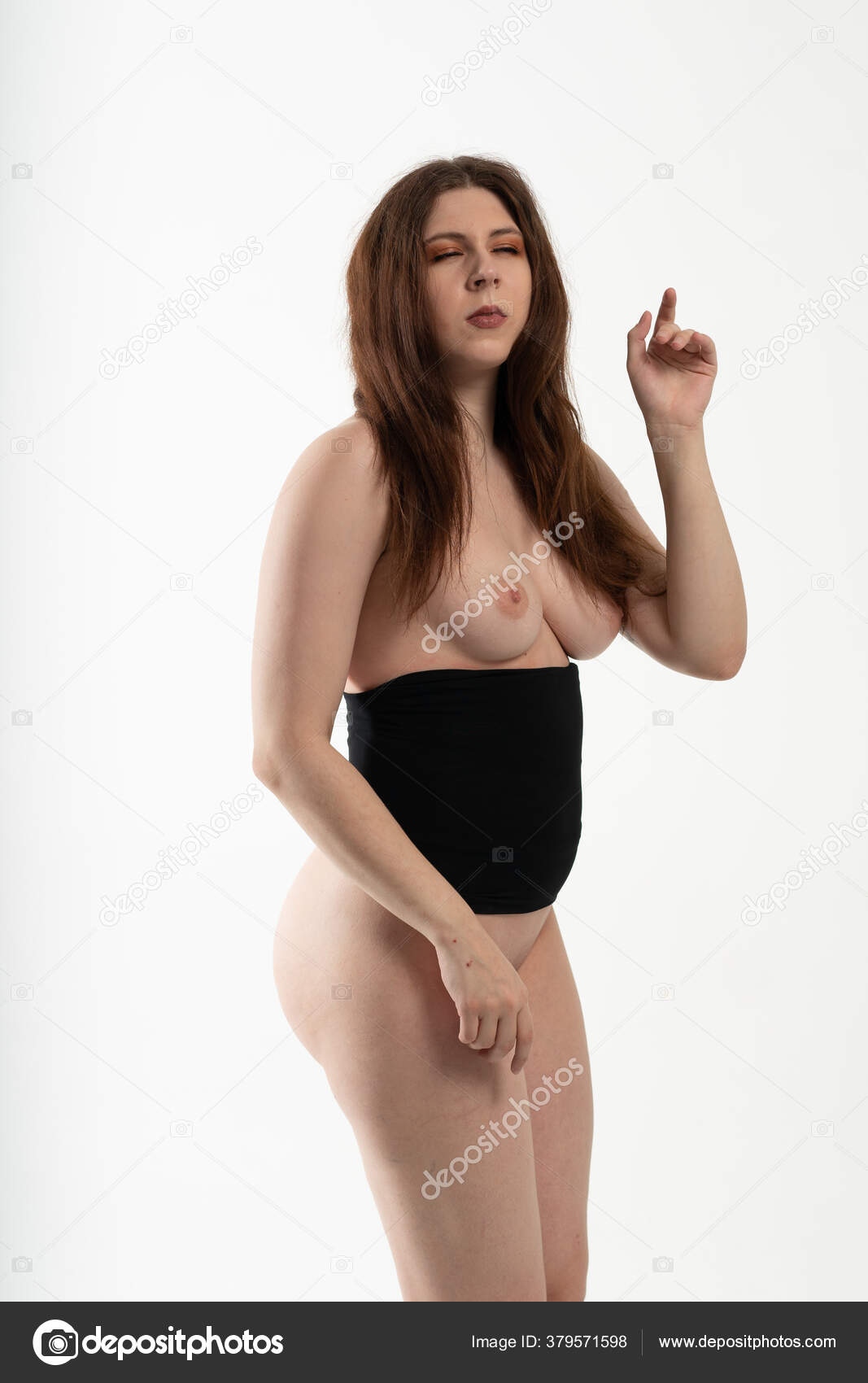 https://st4n.depositphotos.com/10086424/37957/i/1600/depositphotos_379571598-stock-photo-young-beautiful-girl-posing-nude.jpg